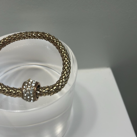 Elegant Gold and crystal stretch Bracelet Set - Picture 3 of 6